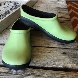 Turf King Garden Sz 8  Green Slip-On Clogs Women’s